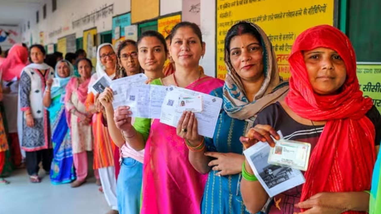 Lok Sabha Elections 2024: దేశ వ్యాప్తంగా ముగిసిన రెండో విడత పోలింగ్.. 61 శాతం ఓటింగ్..!