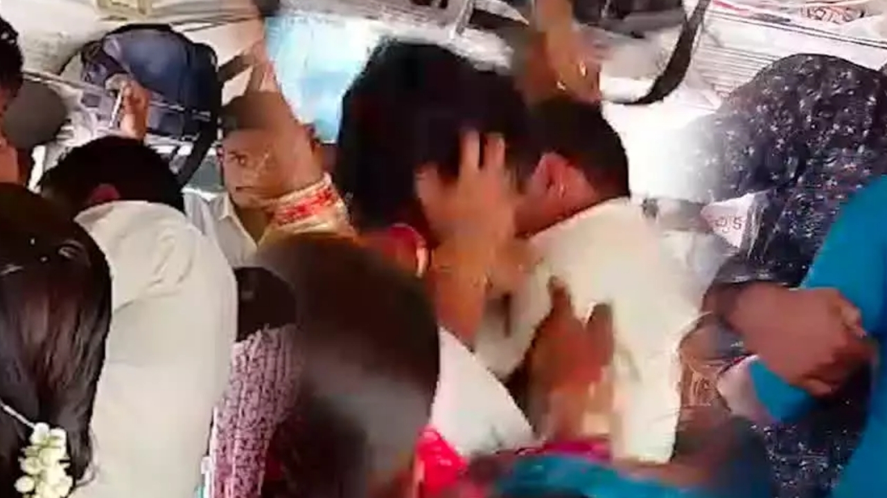 TS RTC Bus Fight: మళ్లీ అదే గోల.. భార్యల సీట్ల కోసం చెప్పుతో కొట్టుకున్న భర్తలు