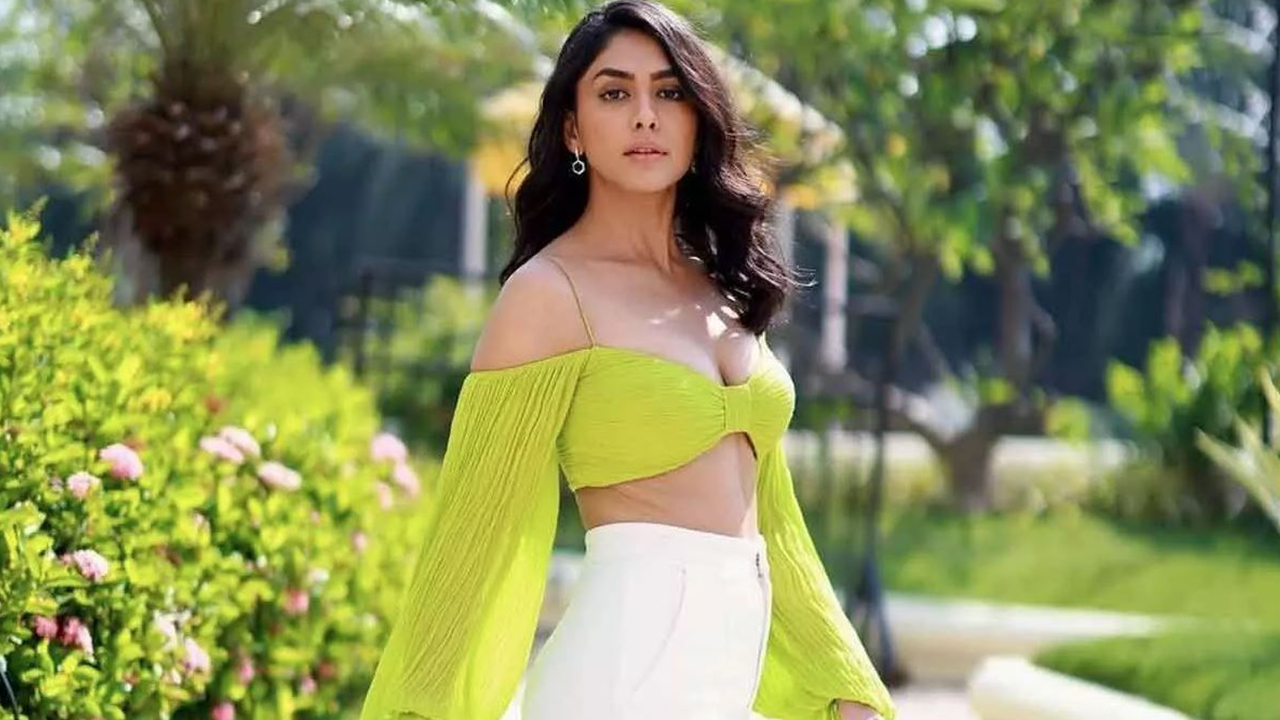 Aditi Rao Hydari: చుడీదార్ లో కవ్విస్తున్న అదితీ రావ్ అందాలు.. సొగసు చూడతరమా!