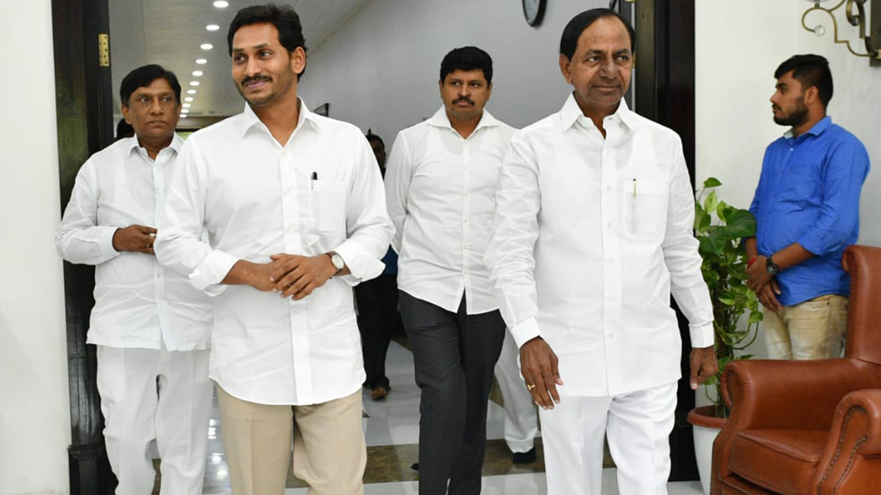 Kcr Comments: కేసీఆర్‌పై సెటైర్లు, మరి తెలంగాణ మాటేంటి?