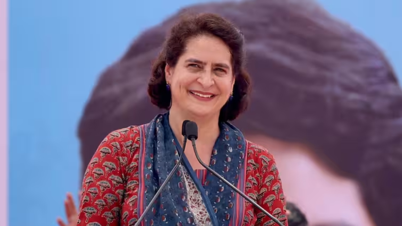 Priyanka Gandhi: ప్రధాని హోదాలో మోదీ పిచ్చి మాటలు మాట్లాడుతున్నారు: ప్రియాంక గాంధీ