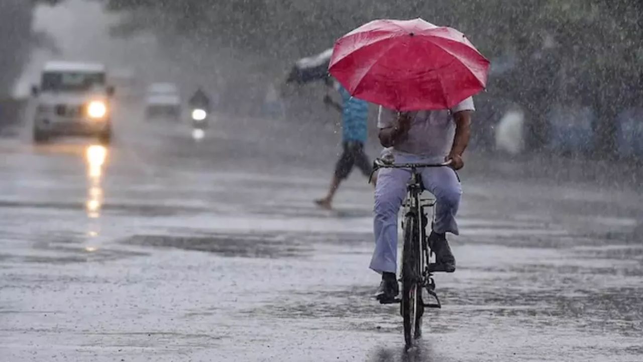 Weather Updates: నేడు తెలంగాణలో వర్షాలు.. ఎక్కడెక్కడ కురుస్తాయంటే..?