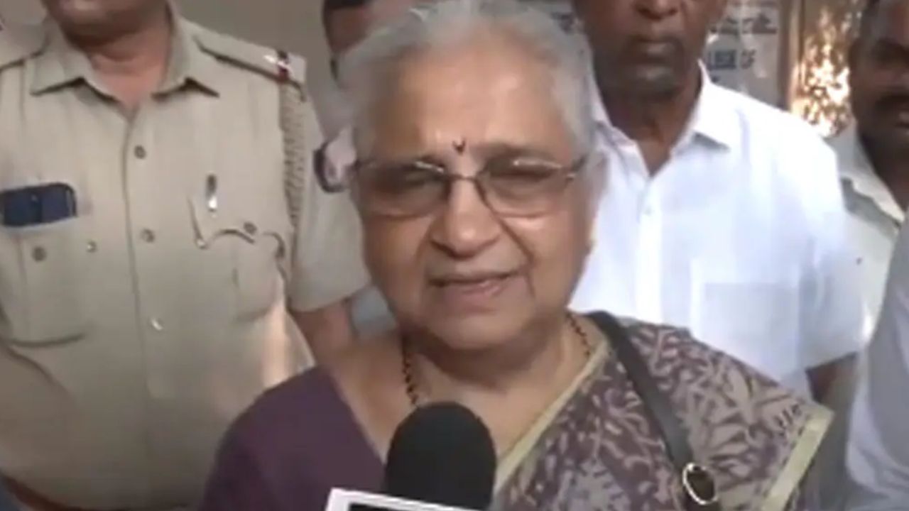 Lok Sabha Phase 2 Voting: ఓటు వేసిన ప్రముఖులు.. ఏం చెప్పారంటే..?