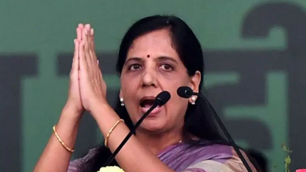 Sunita Kejriwal to lead AAP Campaign: నేడు ఎన్నికల ప్రచారంలో పాల్గొననున్న కేజ్రీవాల్ సతీమణి