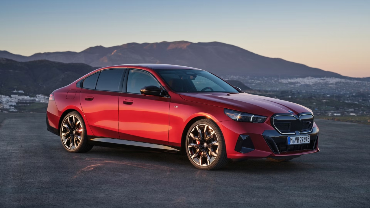 BMW i5 M60 : BMW కొత్త ఎలక్ట్రిక్ కార్ లాంచ్.. ధర ఎంతంటే?