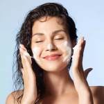 Face Wash or Soap: సబ్బు లేదా ఫేస్ వాష్.. మీ ముఖాన్ని దేనితో కడగాలి..?