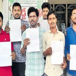 Volunteers Resign: ఏపీలో వాలంటీర్లు రాజీనామాలు.. ఇక నేరుగా వైసీపీ తరఫున ప్రచారం..