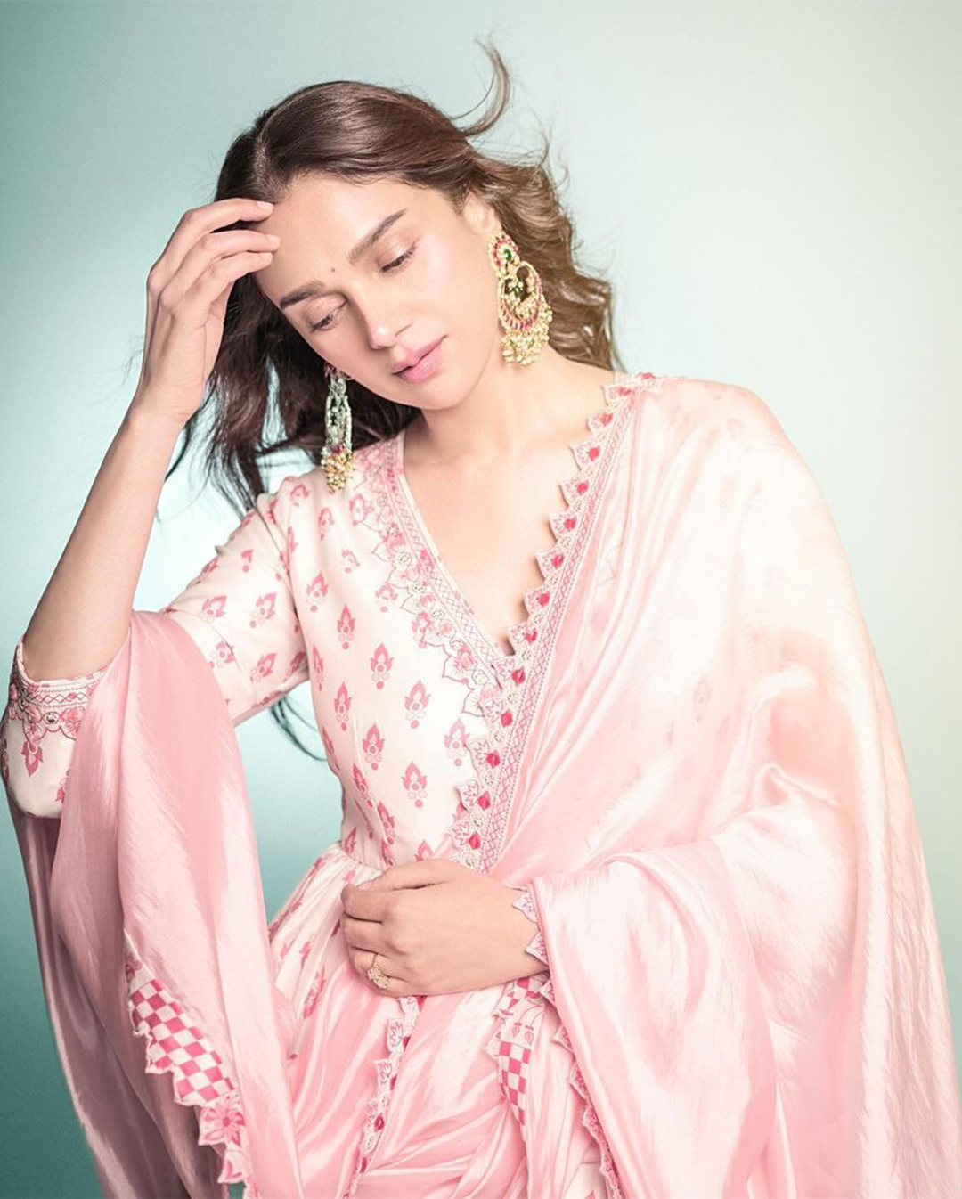 Aditi Rao Hydari: చుడీదార్ లో కవ్విస్తున్న అదితీ రావ్ అందాలు.. సొగసు చూడతరమా!