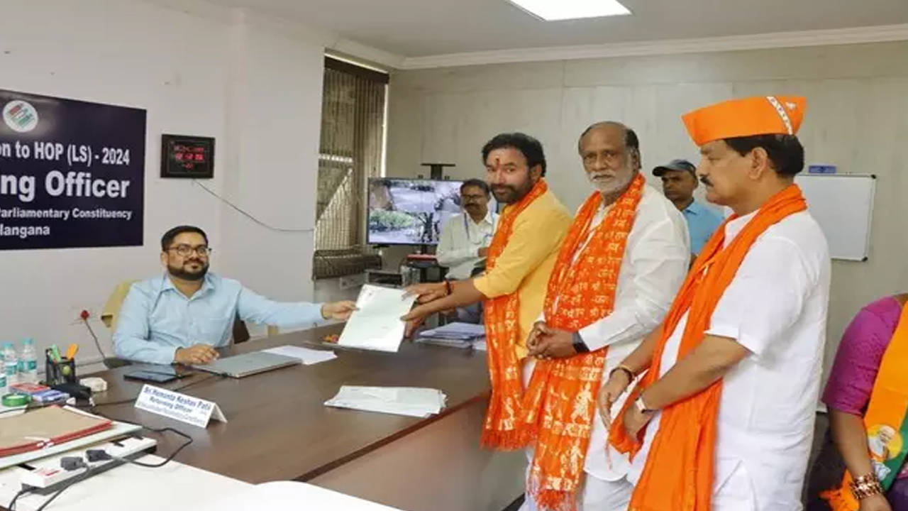 Nominations in Telugu States: తెలుగు రాష్ట్రాల్లో జోరుగా నామినేషన్లు.. నిన్న ఎవరెవరు వేశారంటే..?