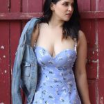 Mannara Chopra: బుల్లి గౌను వేసుకున్న పెద్ద పాప.. అందాలను ఆరబోసింది ఇలా