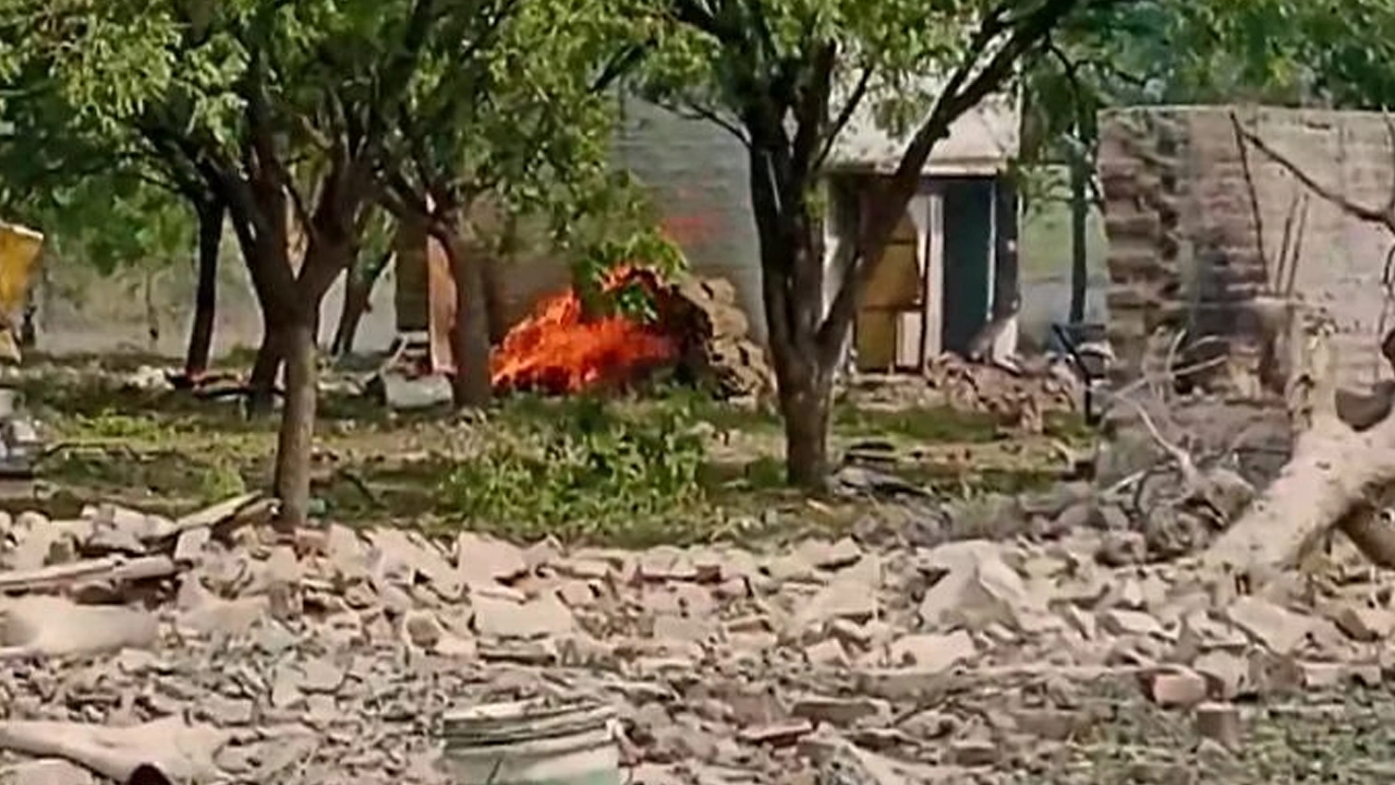 Fireworks Factory blast at Sivakasi: శివకాశిలో క్రాకర్స్ ఫ్యాక్టరీలో పేలుడు వెనుక ఏం జరిగింది..? కారణం ఇదేనా..?