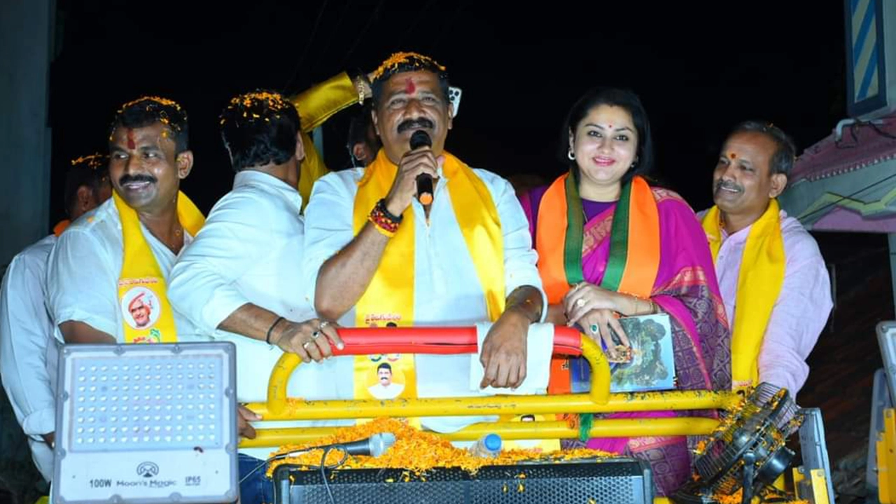 Actress Namitha Campaign in Visakha: విశాఖలో నమిత ప్రచారం, కూటమిదే గెలుపు
