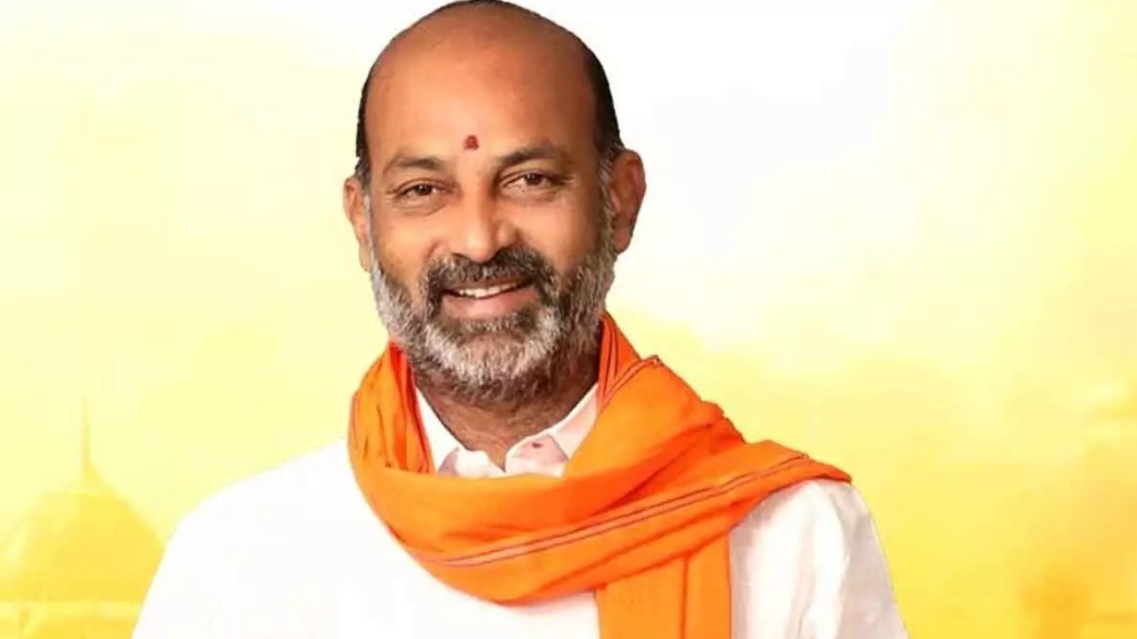 Bandi Sanjay: వారణాసిలో బండి సంజయ్ ఎన్నికల ప్రచారం.. ఎవరి తరఫునో తెలుసా..?