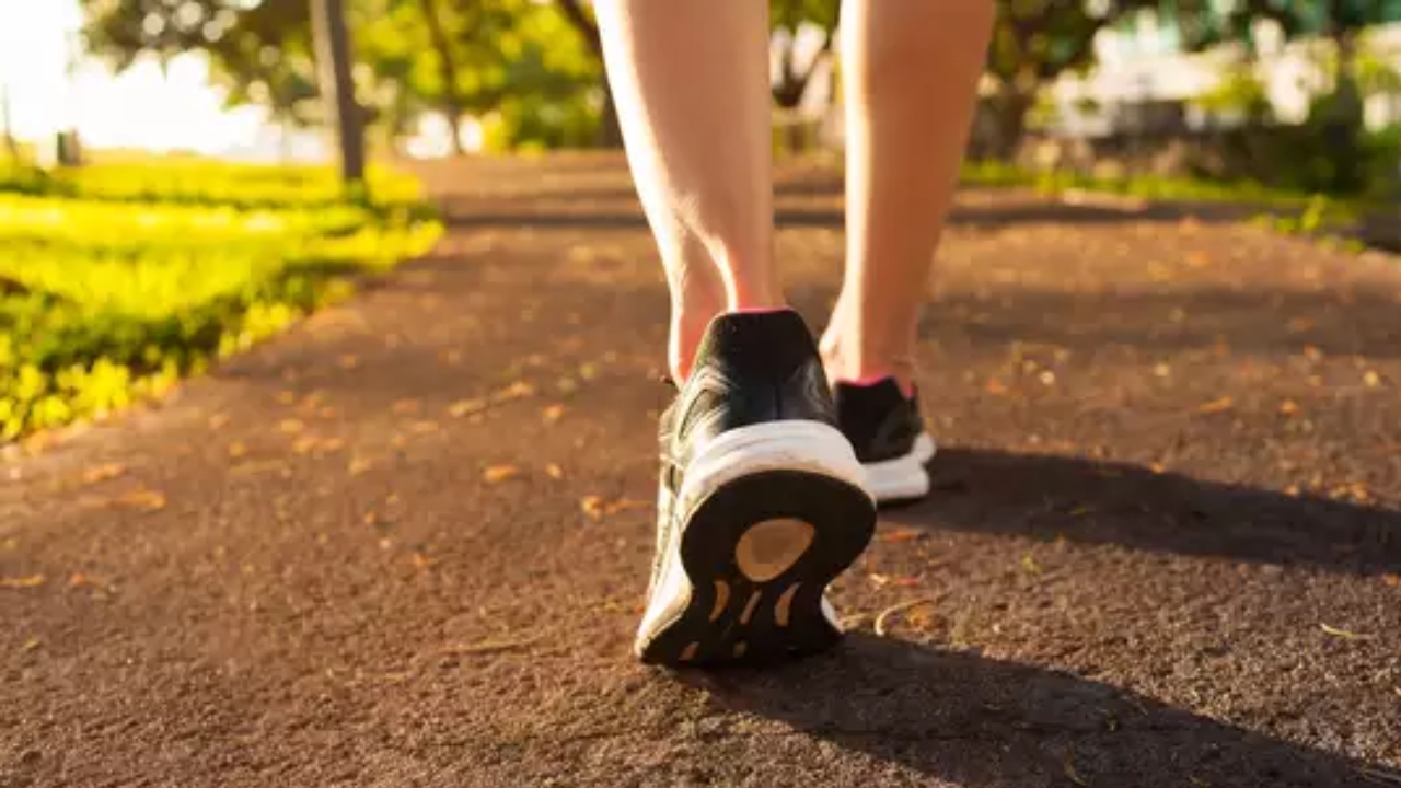 Walking According to Age: మీ వయస్సు ప్రకారం ఎంత దూరం వాకింగ్ చేయాలో తెలుసా..?