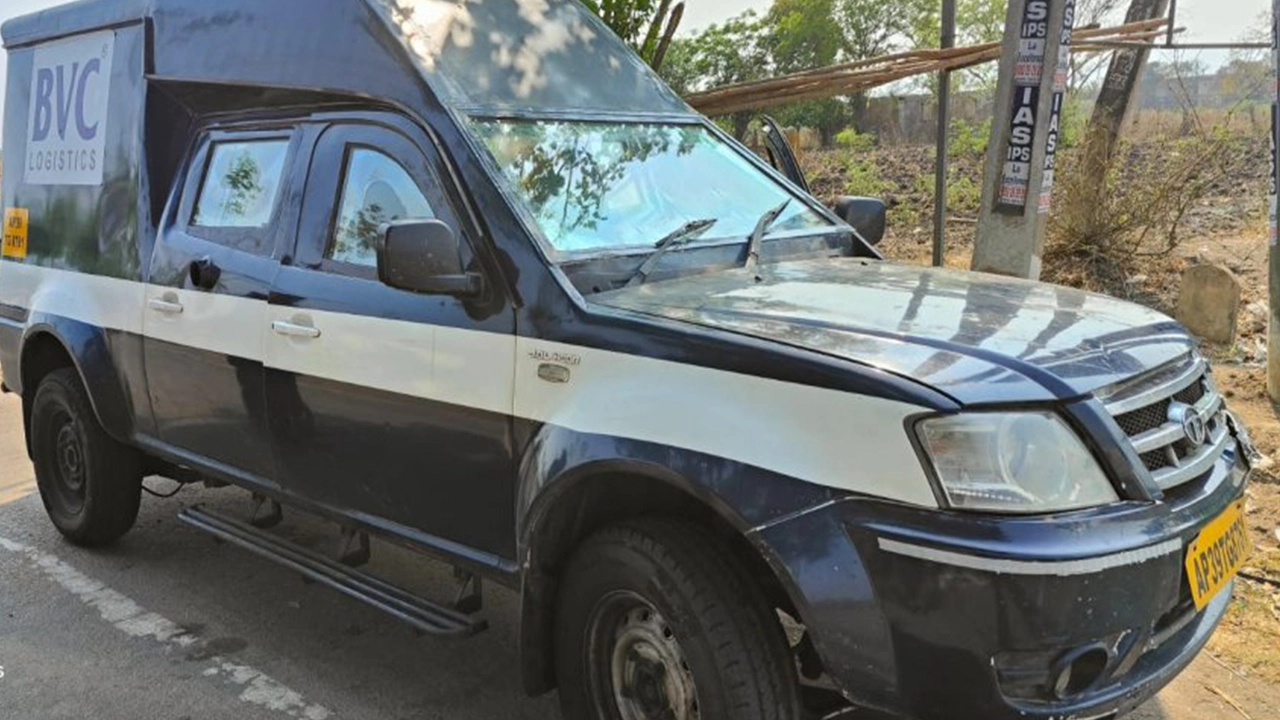 Hyderabad Police Seized Rs 3.16 Crores: హైదరాబాద్‌లో మూడు కోట్లకు పైగానే సీజ్.. బంగారం, వెండి  ఆ వాహనంలో..