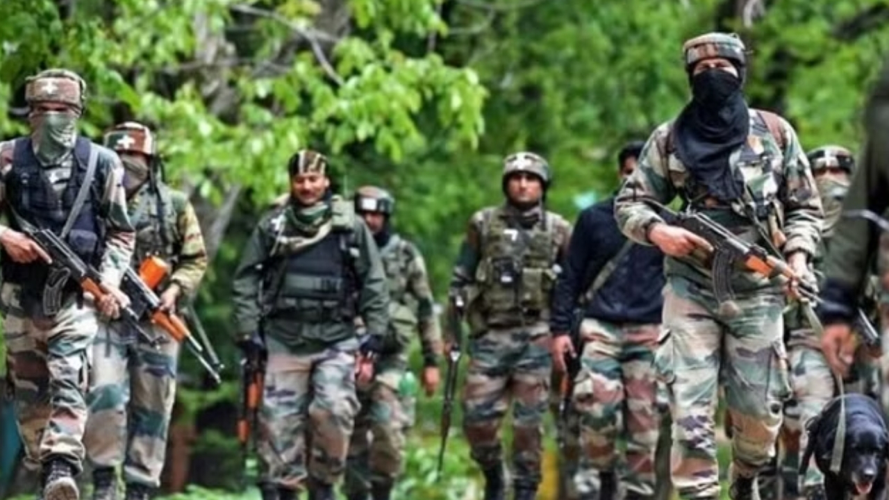 Indian army: మానవత్వం చాటుకున్న ఆర్మీ.. ప్రాణాపాయ స్థితిలో కొట్టుమిట్టాడుతున్న గర్భిణీని..