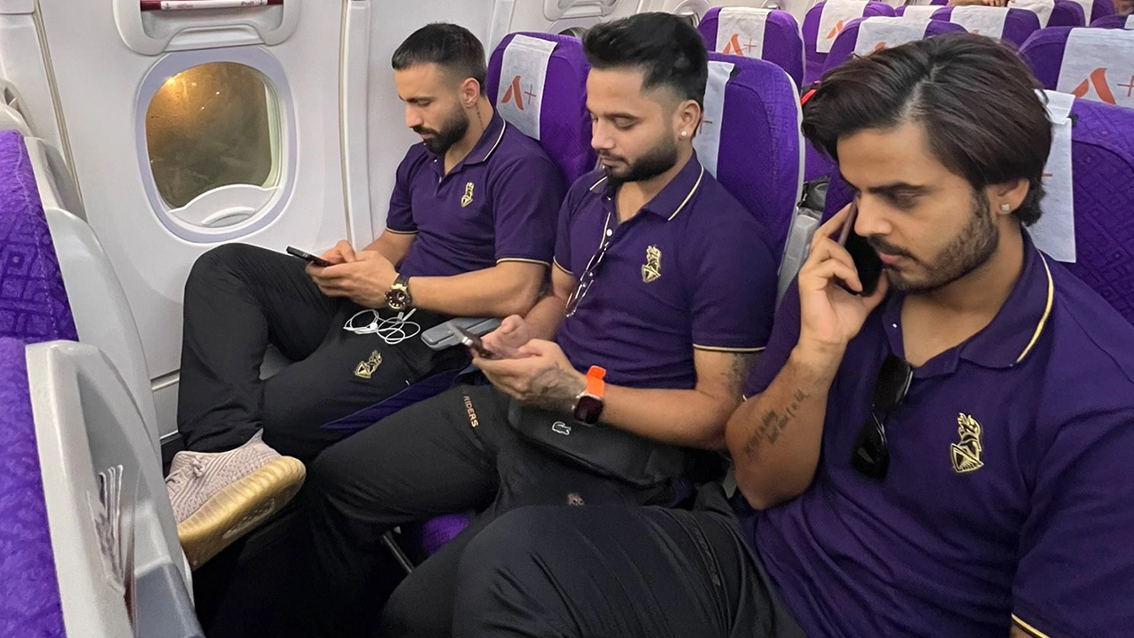 KKR's trouble stays in Varanasi: కోల్‌కతా ప్లేయర్స్‌కు ఇబ్బందులు, వారణాసిలో బస