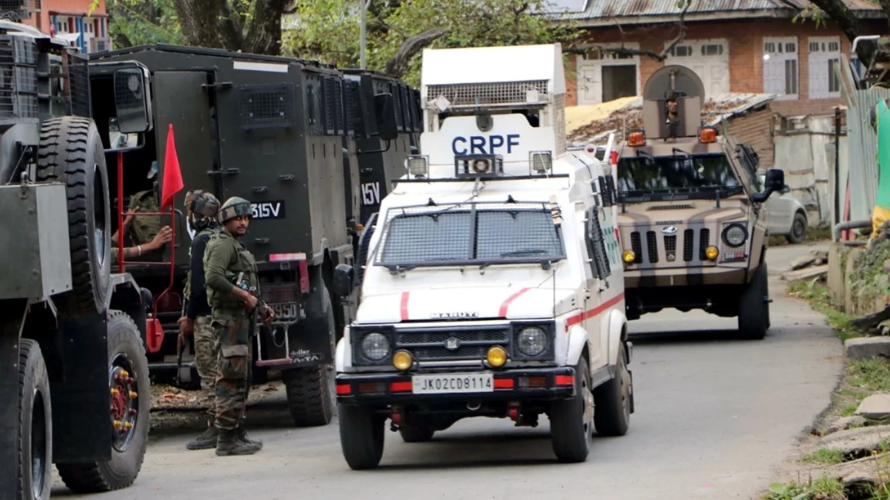 Jammu Kashmir: కుల్గామ్‌లో ఎన్‌కౌంటర్.. మోస్ట్ వాంటెడ్ టీఆర్ఎఫ్ కమాండర్ హతం..