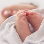 Newborn Hurled: శిశువును రోడ్డుపై విసిరేసిన యువతి.. నిందితురాలిని పట్టించిన పార్శిల్ కవర్!