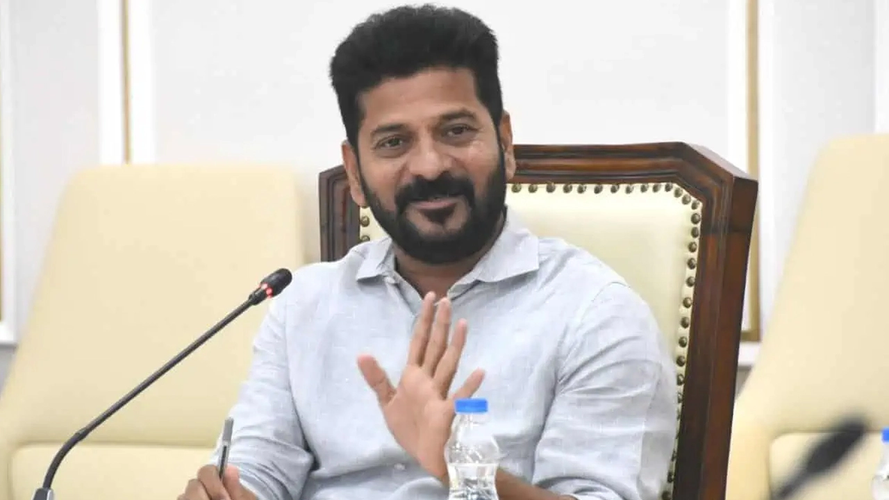 Today Gold Rates: భారమైన బంగారం.. రికార్డు ధరకు చేరిన పసిడి..!