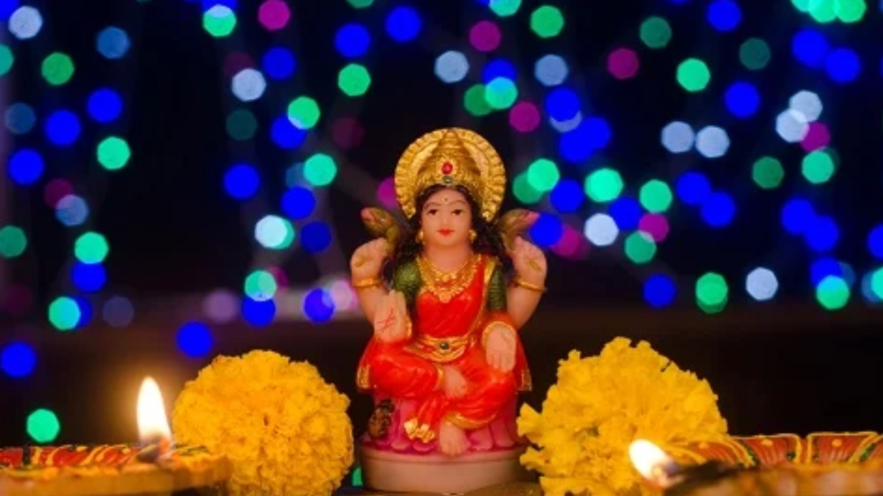 Vastu Tips: లక్ష్మీదేవి ఏ సమయంలో ఇంట్లోకి ప్రవేశిస్తుందో తెలుసా..?