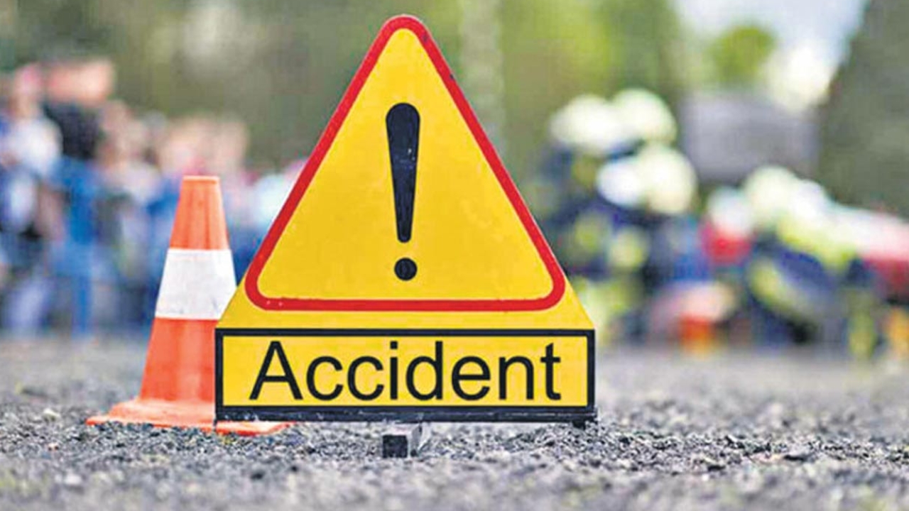 13 Killed in Road Accident: ఘోరం.. ఒకే కుటుంబానికి చెందిన 13 మంది మృతి!