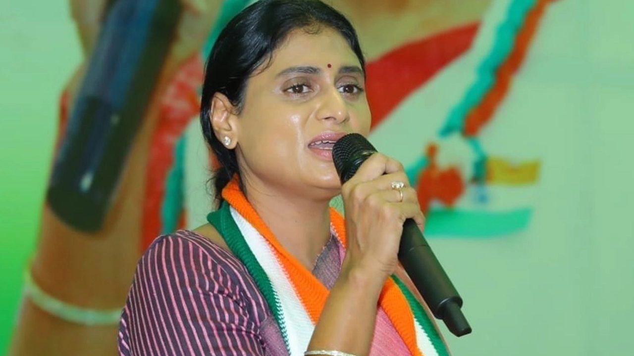 YS Sharmila Emotional Tears: జగన్‌ను తలుచుకుంటూ.. కన్నీరు పెట్టిన వైఎస్ షర్మిల..!
