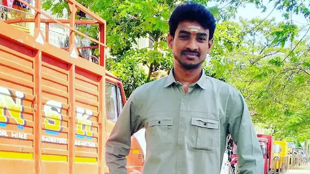 Bulldozers Dance: బ్రేక్ డ్యాన్స్ చేసిన బుల్డోజర్లు.. ఆశ్చర్యపోయిన జనం!