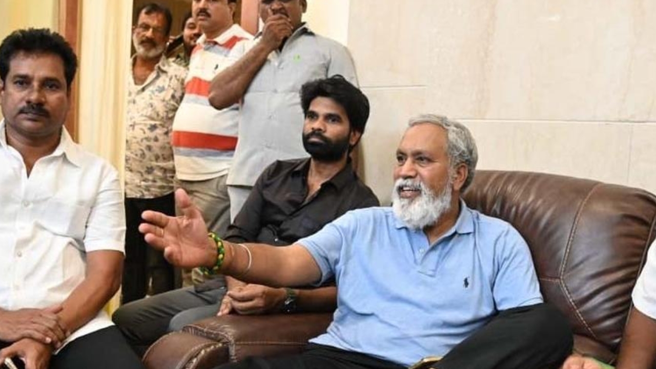 Jaggareddy Slams PM Modi: 'కాంగ్రెస్ ఆస్తులు పోగు చేసింది.. మోదీ మాత్రం వాటిని ధారాదత్తం చేశారు'!