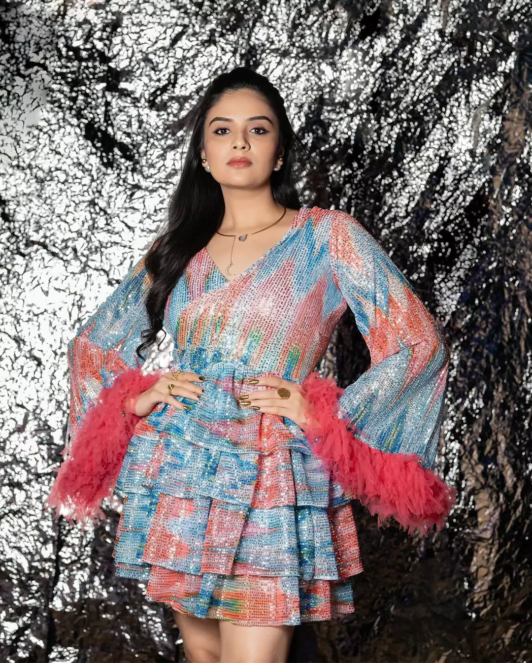 Sreemukhi Birthday Special: చిట్టి పొట్టి డ్రెస్సులో సెగలురేపుతున్న శ్రీముఖి..