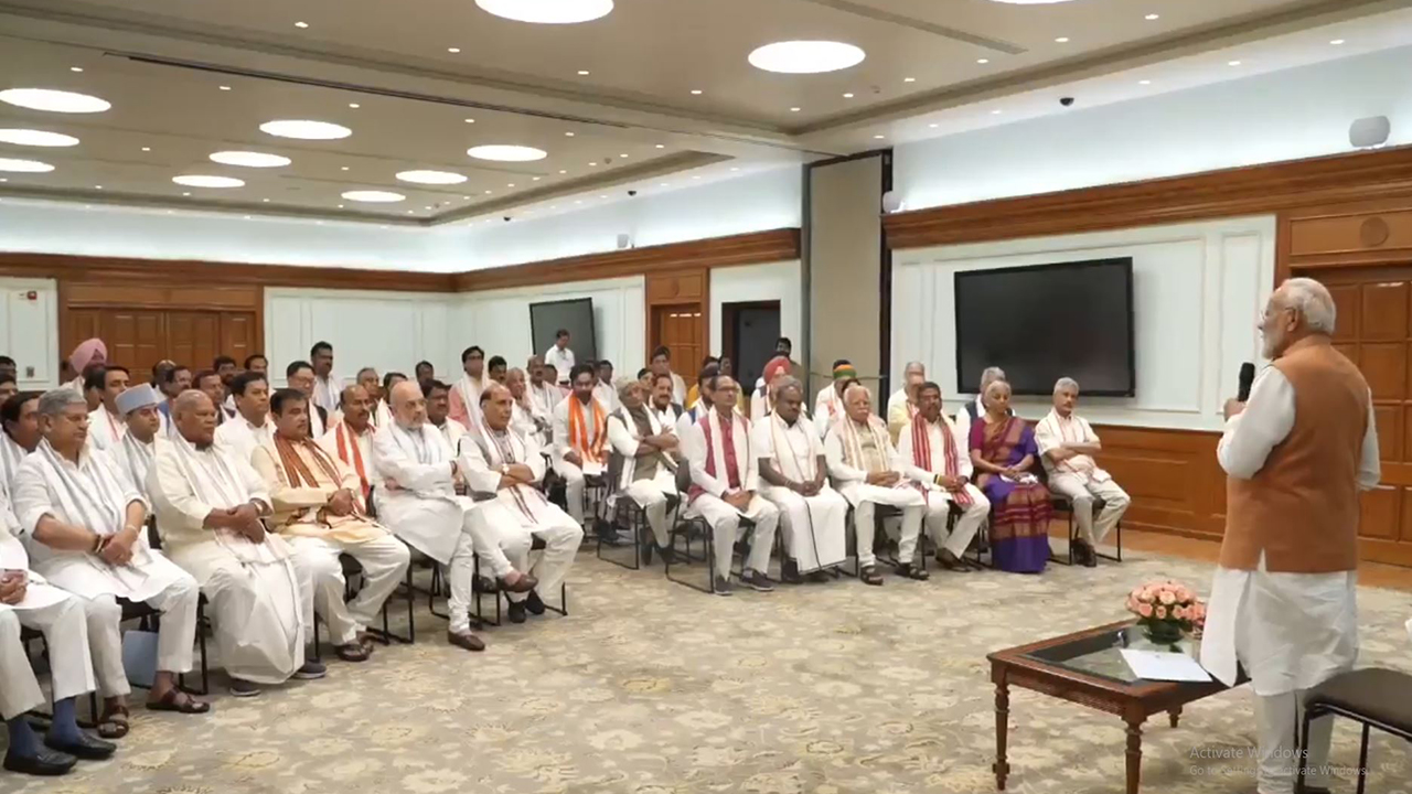 Modi Call to Some MP's:  కాబోయే మంత్రులతో మోదీ భేటీ, కీలక సూచనలు.. బీజేపీకి-35, మిత్రులు-11, జనసేనకు హ్యాండ్..!