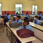Telangana Schools Re-open: తెలంగాణలో స్కూల్స్ ఓపెన్.. పుస్తకాలతో పేరెంట్స్, పిల్లలు కుస్తీ!