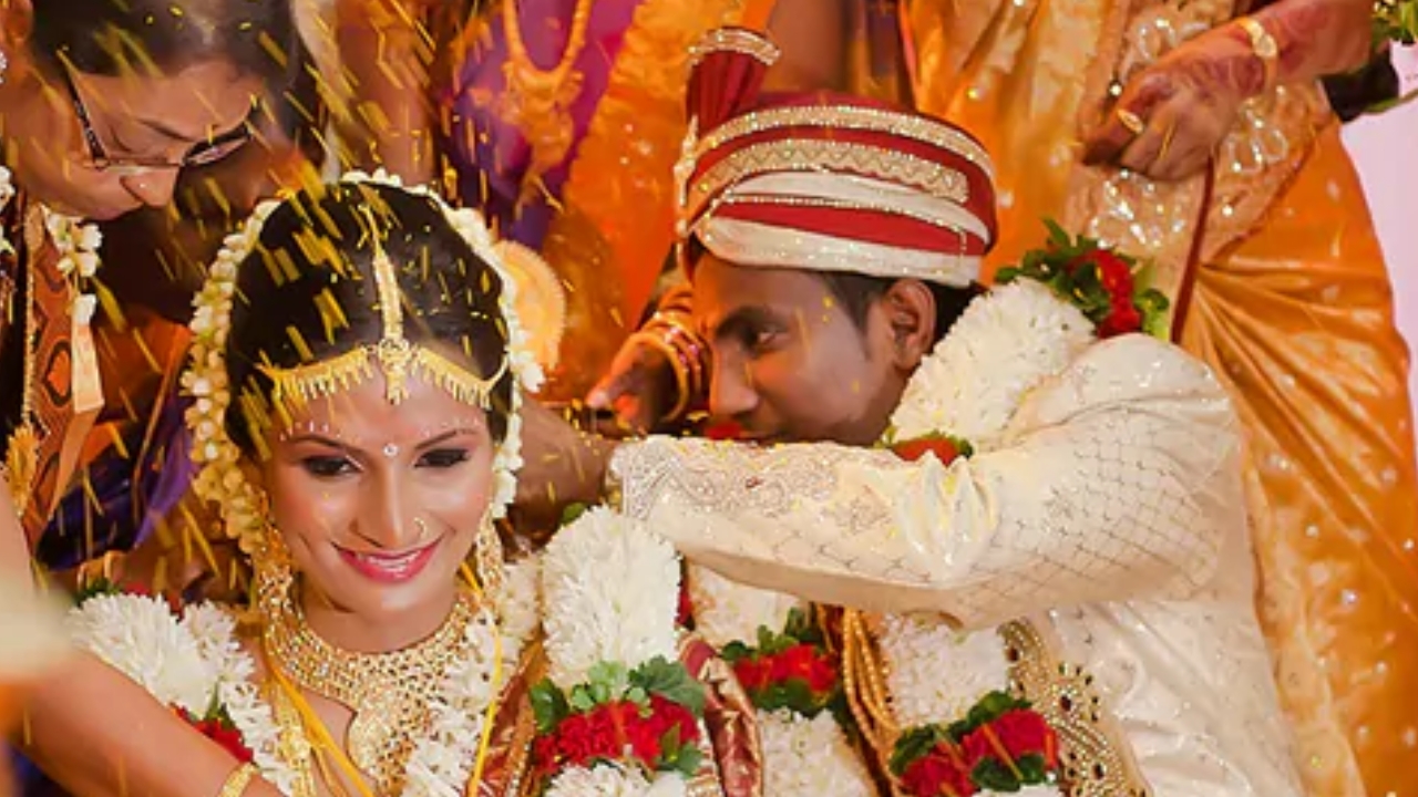Dream Astrology: పెళ్లి కానీ ప్రసాదులు ఇలాంటి కలలు కంటున్నారా.. ఏం అవుతుందో తెలుసా..?