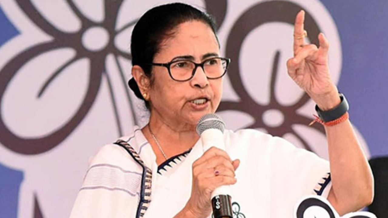 Mamatha Banerjee: విపక్షాలపై స్వల్ప ఆధిక్యంలో ఎన్డీఏ.. మోదీ రాజీనామాకు మమతా డిమాండ్